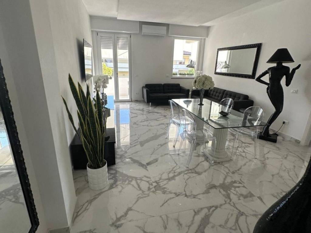 appartamento in vendita a Forte dei Marmi in zona Vittoria Apuana