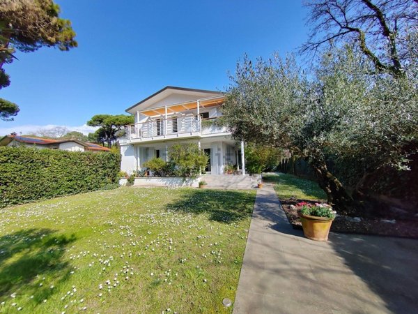 casa indipendente in vendita a Forte dei Marmi