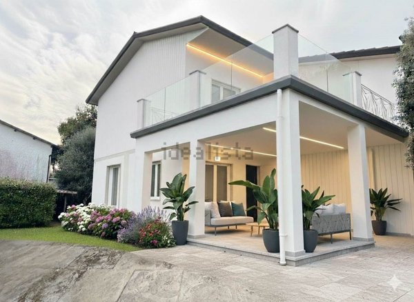 casa indipendente in vendita a Forte dei Marmi