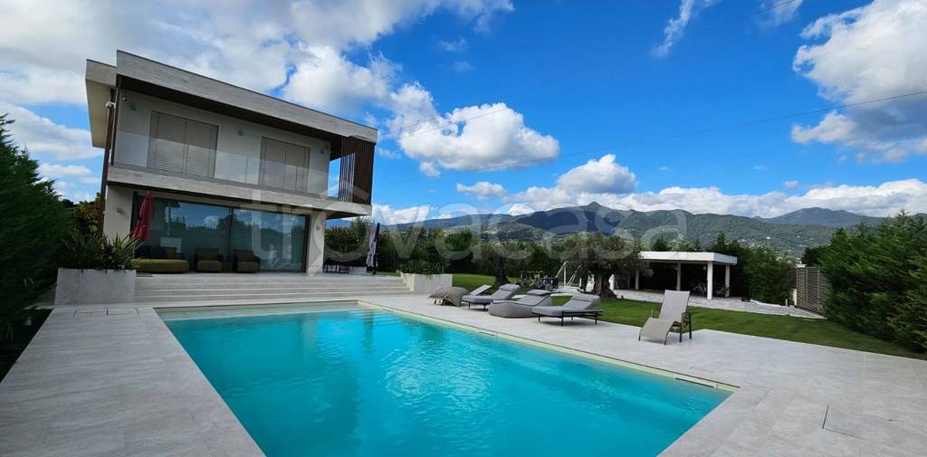 casa indipendente in vendita a Forte dei Marmi in zona Vittoria Apuana