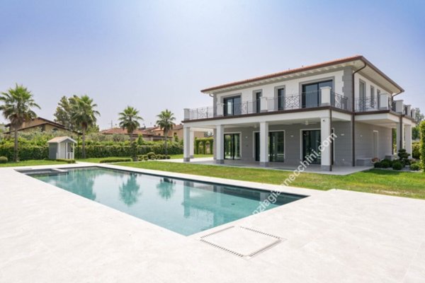 casa indipendente in vendita a Forte dei Marmi