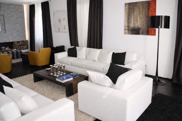 casa indipendente in vendita a Forte dei Marmi in zona Roma Imperiale