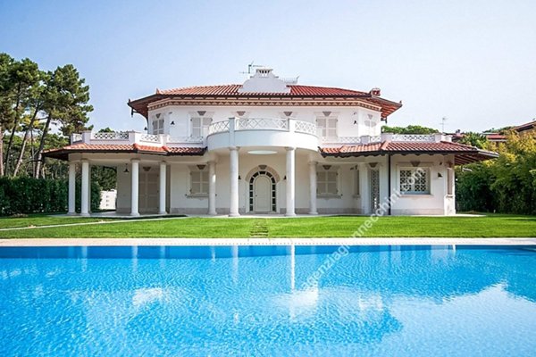 casa indipendente in vendita a Forte dei Marmi in zona Vittoria Apuana