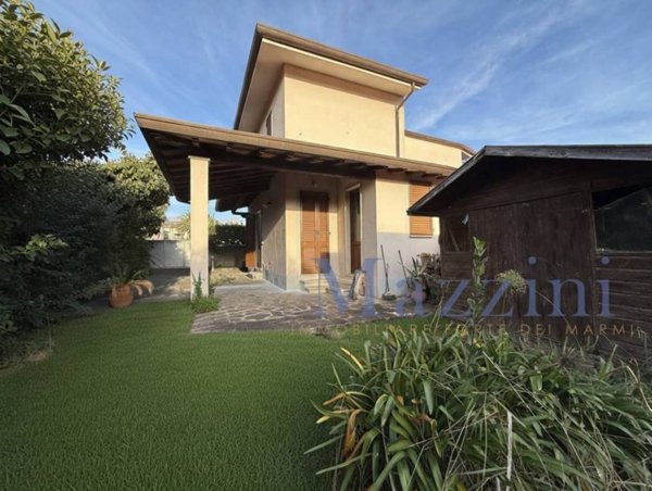 casa indipendente in vendita a Forte dei Marmi