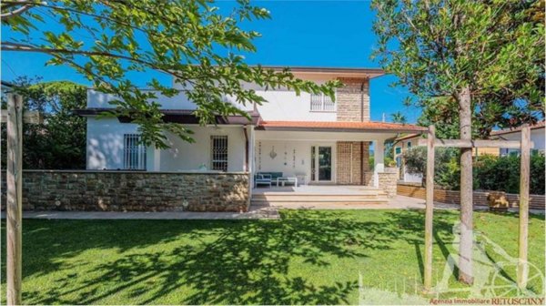 casa indipendente in vendita a Forte dei Marmi in zona Vittoria Apuana
