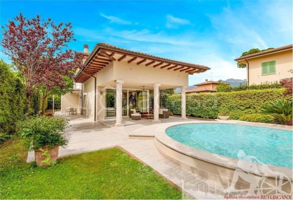 casa indipendente in vendita a Forte dei Marmi in zona Vittoria Apuana