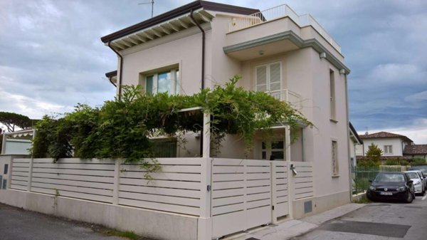 casa indipendente in vendita a Forte dei Marmi