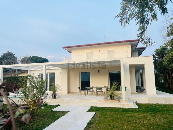 casa indipendente in vendita a Forte dei Marmi