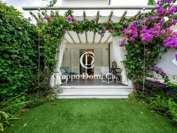 casa indipendente in vendita a Forte dei Marmi