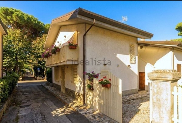 casa indipendente in vendita a Forte dei Marmi in zona Vittoria Apuana