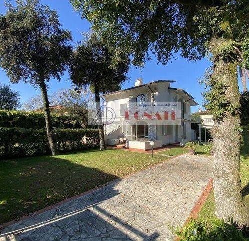 casa indipendente in vendita a Forte dei Marmi in zona Vittoria Apuana