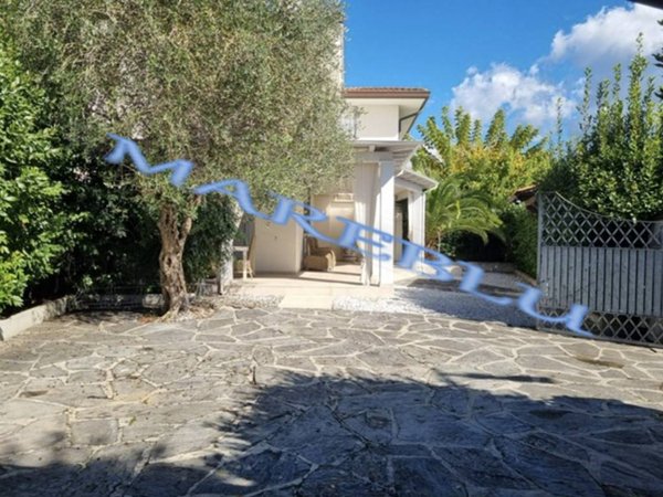 casa indipendente in vendita a Forte dei Marmi