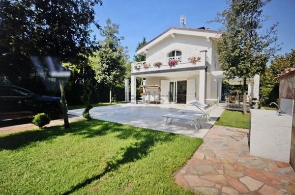 casa indipendente in vendita a Forte dei Marmi