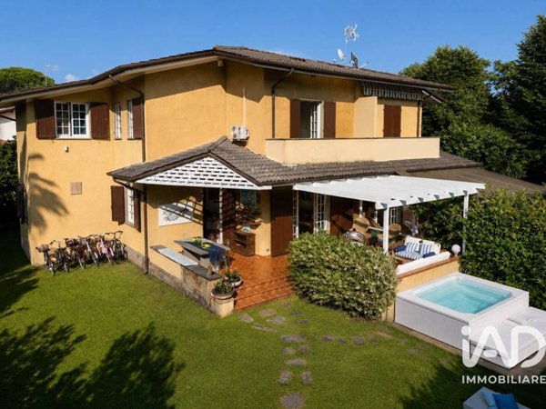 casa indipendente in vendita a Forte dei Marmi