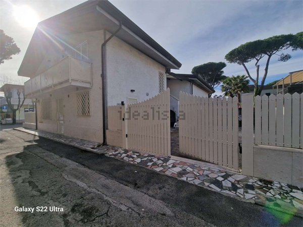 casa indipendente in vendita a Forte dei Marmi in zona Vittoria Apuana