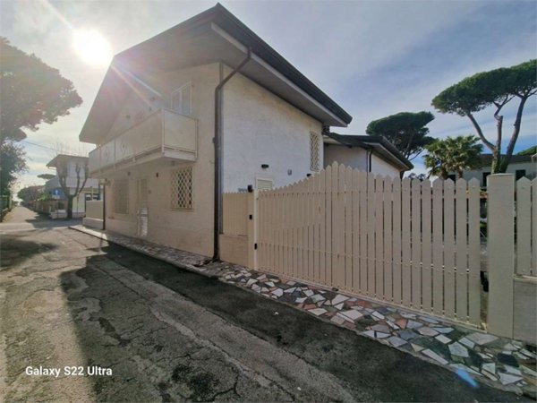 casa indipendente in vendita a Forte dei Marmi in zona Vittoria Apuana