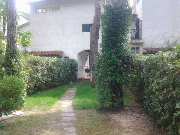 casa indipendente in vendita a Forte dei Marmi in zona Vittoria Apuana