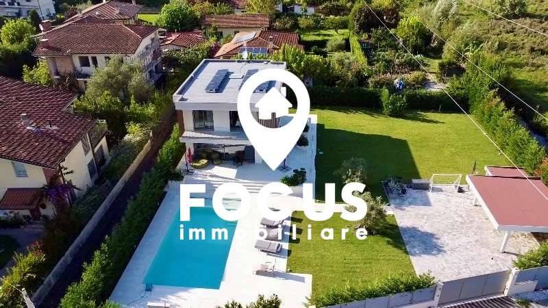 casa indipendente in vendita a Forte dei Marmi