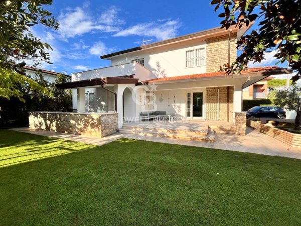 casa indipendente in vendita a Forte dei Marmi