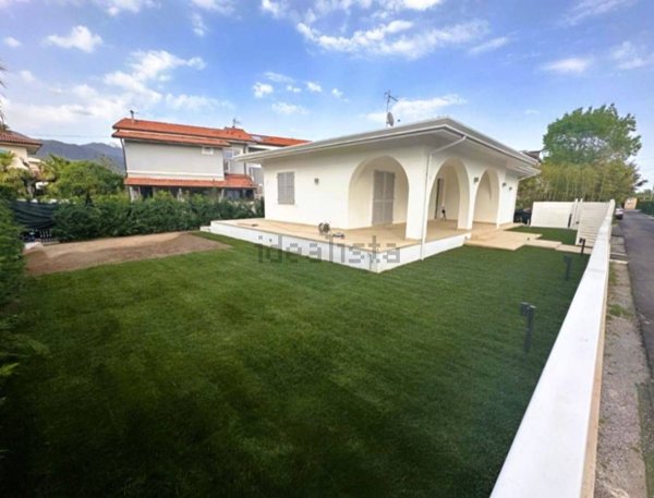 casa indipendente in vendita a Forte dei Marmi