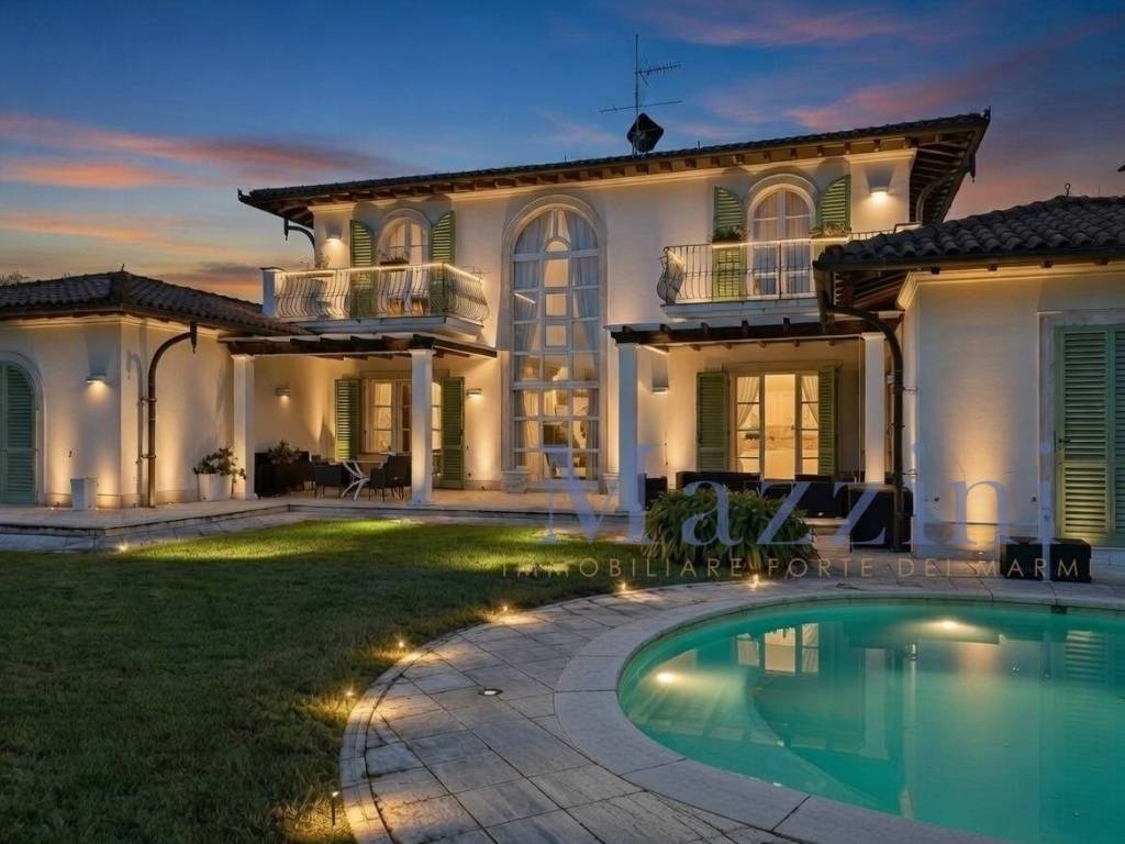 casa indipendente in vendita a Forte dei Marmi in zona Vittoria Apuana