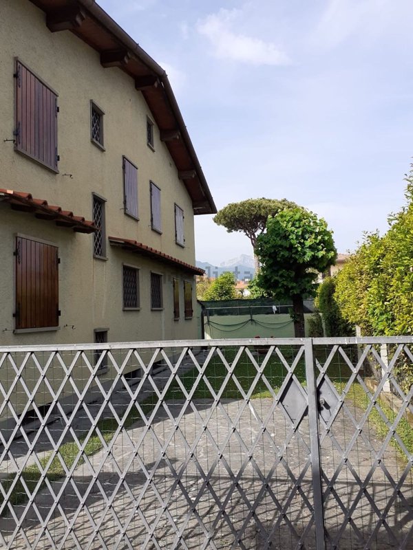 casa indipendente in vendita a Forte dei Marmi