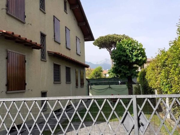 casa indipendente in vendita a Forte dei Marmi