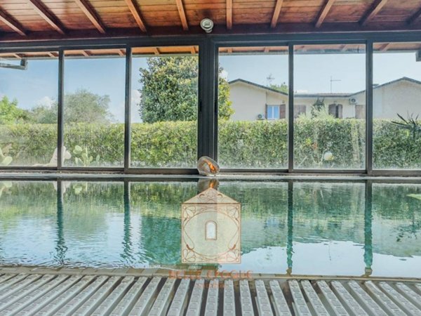 casa indipendente in vendita a Forte dei Marmi in zona Vittoria Apuana