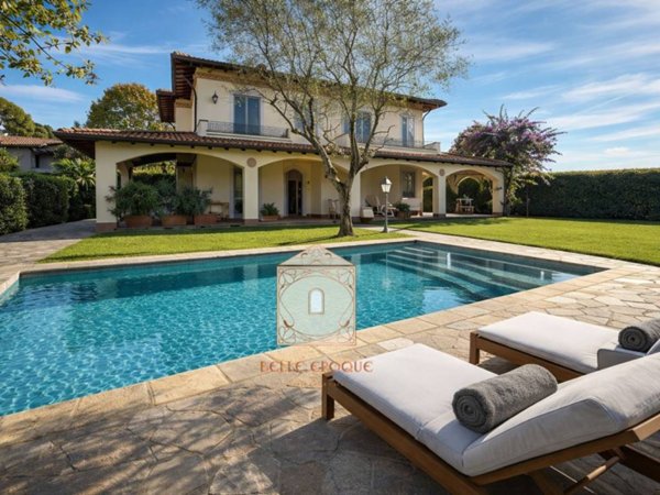 casa indipendente in vendita a Forte dei Marmi