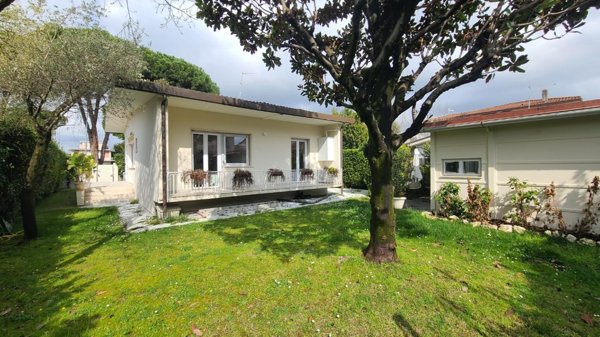 casa indipendente in vendita a Forte dei Marmi