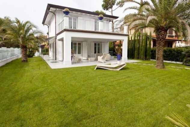 casa indipendente in vendita a Forte dei Marmi in zona Vittoria Apuana