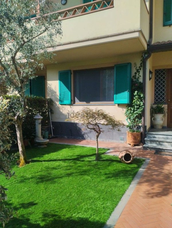 casa indipendente in vendita a Forte dei Marmi in zona Vittoria Apuana