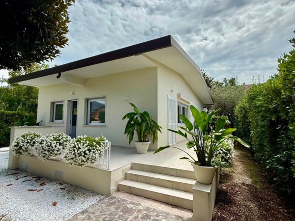 casa indipendente in vendita a Forte dei Marmi