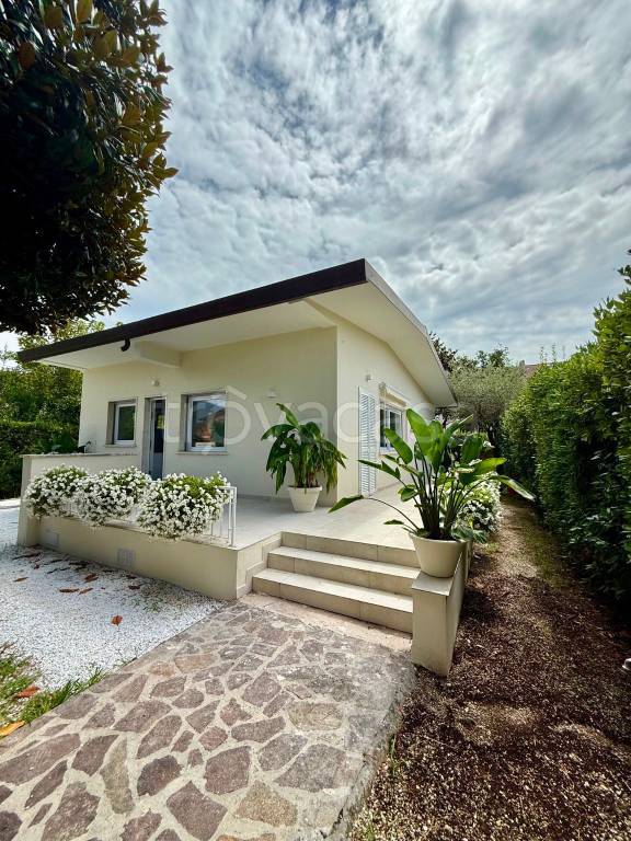 casa indipendente in vendita a Forte dei Marmi