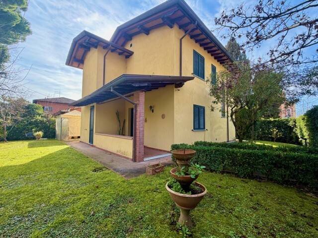 casa indipendente in vendita a Forte dei Marmi in zona Vittoria Apuana