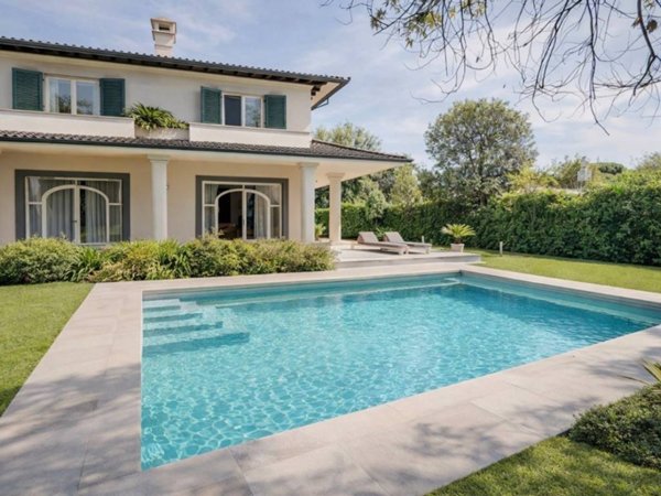 casa indipendente in vendita a Forte dei Marmi in zona Vittoria Apuana