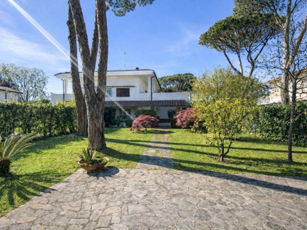 casa indipendente in vendita a Forte dei Marmi in zona Vittoria Apuana