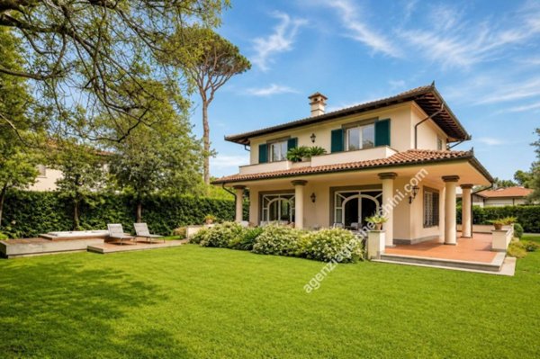 casa indipendente in vendita a Forte dei Marmi in zona Vittoria Apuana
