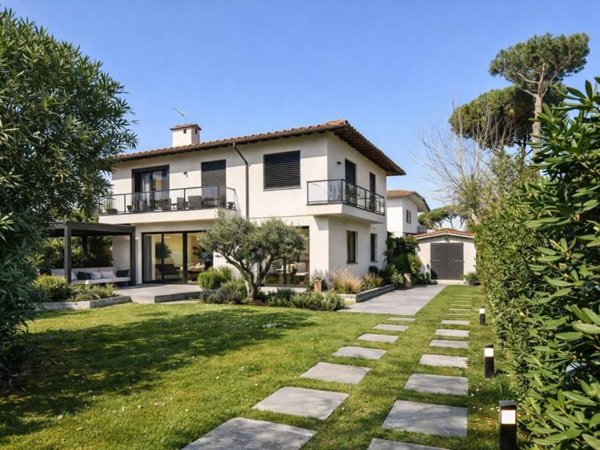 casa indipendente in vendita a Forte dei Marmi in zona Vittoria Apuana