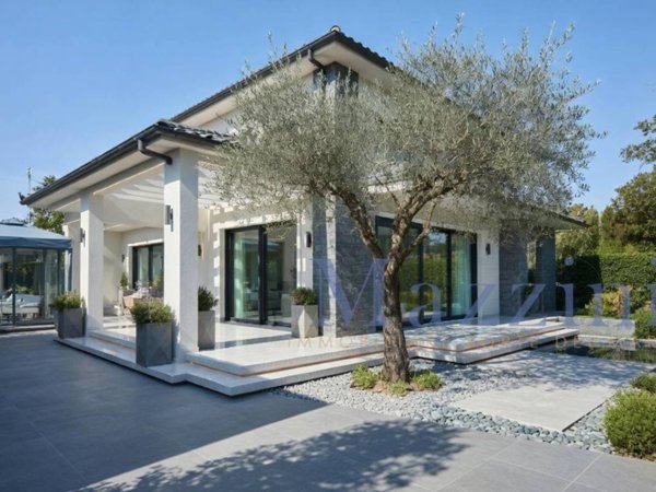 casa indipendente in vendita a Forte dei Marmi