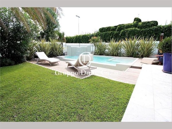 casa indipendente in vendita a Forte dei Marmi in zona Vittoria Apuana