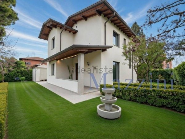 casa indipendente in vendita a Forte dei Marmi