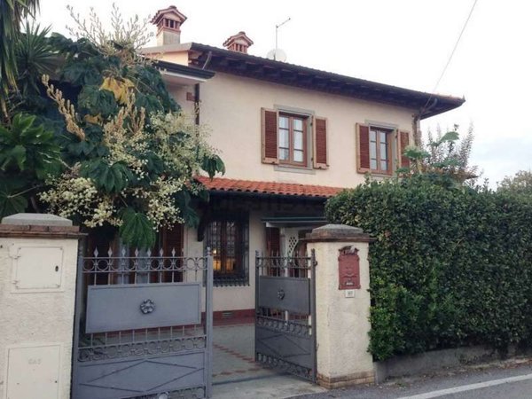 casa indipendente in vendita a Forte dei Marmi