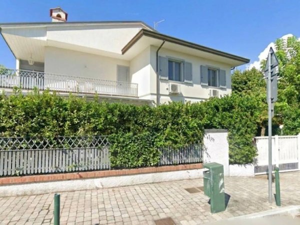 casa indipendente in vendita a Forte dei Marmi