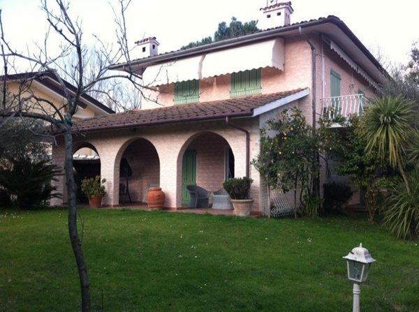 casa indipendente in vendita a Forte dei Marmi
