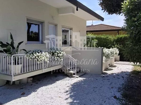 casa indipendente in vendita a Forte dei Marmi