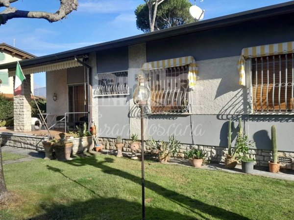 casa indipendente in vendita a Forte dei Marmi