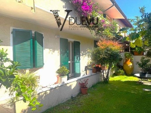 casa indipendente in vendita a Forte dei Marmi