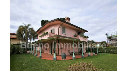 casa indipendente in vendita a Forte dei Marmi
