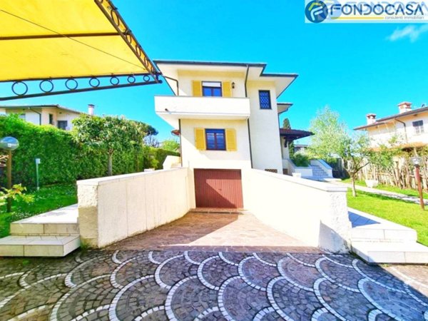 casa indipendente in vendita a Forte dei Marmi
